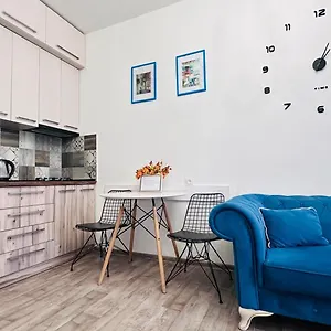 https://cicis-studio-apartment-with-balcony.alltbilisihotels.com